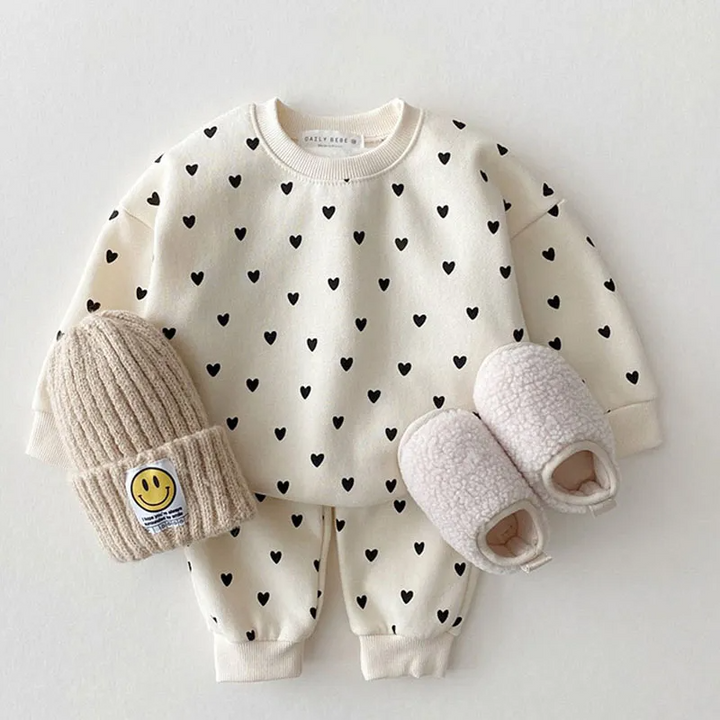LYNN & CO | "Hartveroverende Babykledingset"