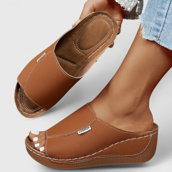 CELESTRIA | COMFY SANDALS