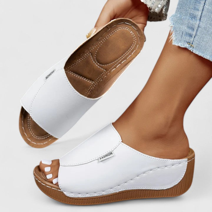 CELESTRIA | COMFY SANDALS