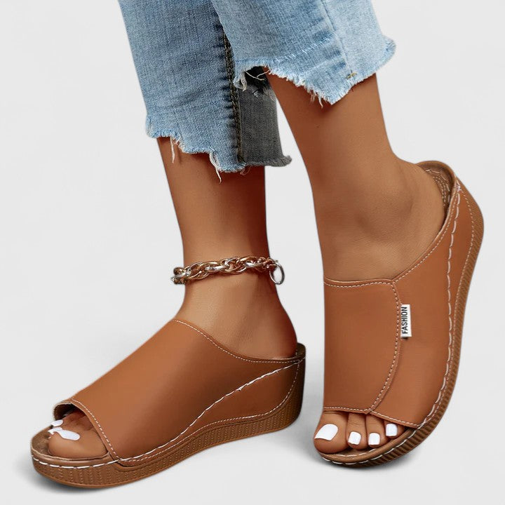 CELESTRIA | COMFY SANDALS