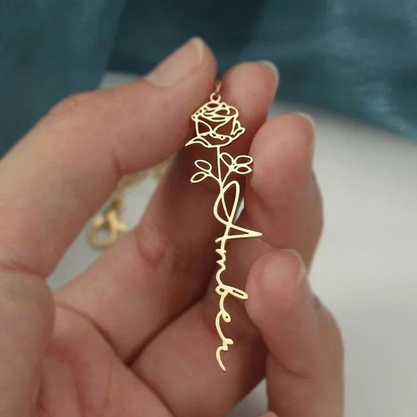 LYNN & CO | GEPERSONALISEERDE NAAM KETTING MET GEBOORTEBLOEM