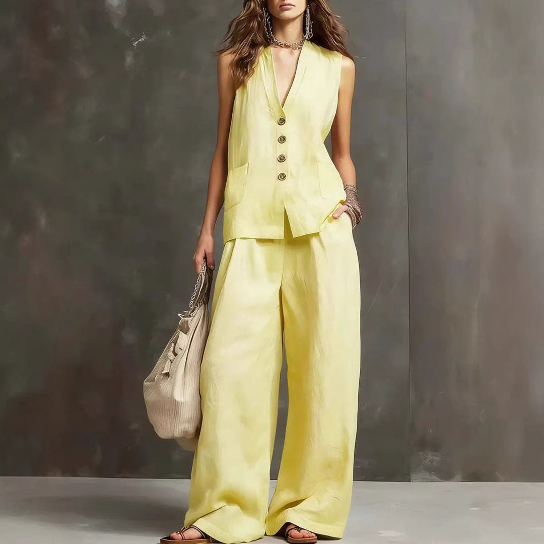 Two-piece set in cotton and linen with a sleeveless waistcoat and wide-leg trousers.
