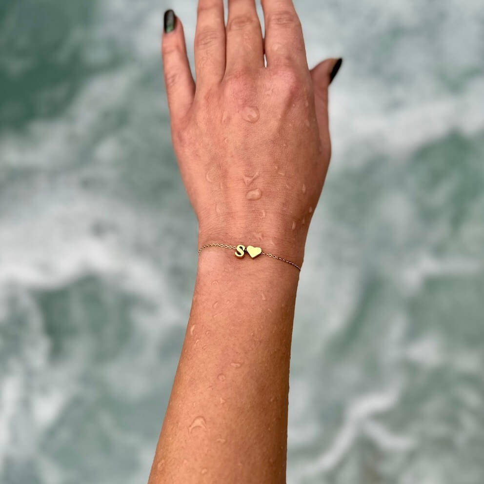 LYNN™ - Hartverwarmende Initiaal Armband - 1 + 1 GRATIS!