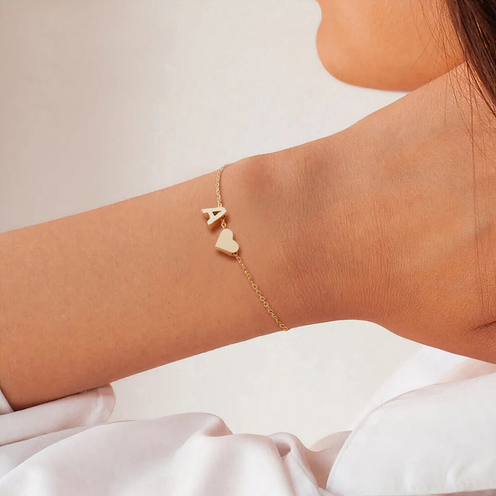 LYNN™ - Hartverwarmende Initiaal Armband - 1 + 1 GRATIS!