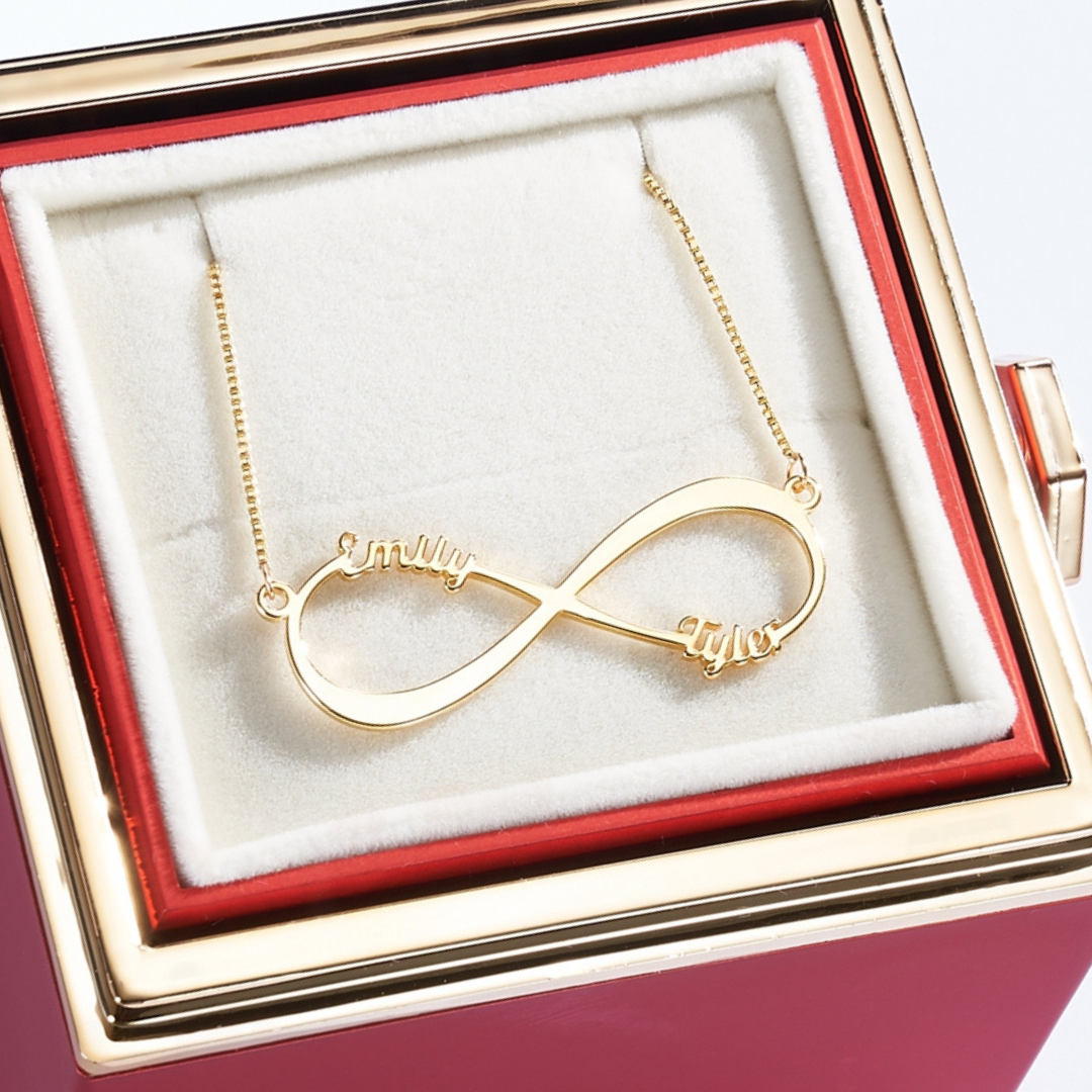 LYNN & CO: Eeuwige Rozenbox & Naamketting