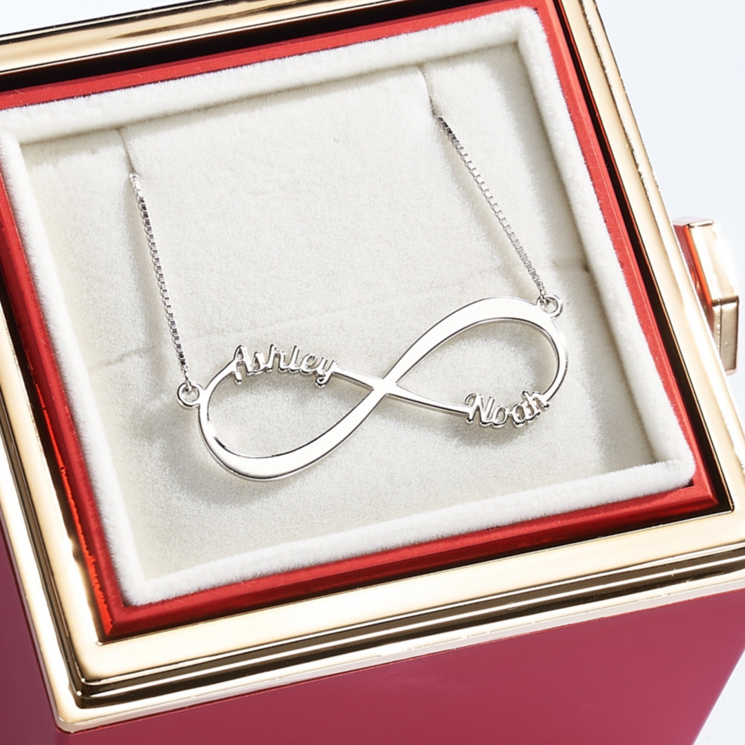 LYNN & CO: Eeuwige Rozenbox & Naamketting